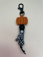 Load image into Gallery viewer, Skeleton Cat/ Pumpkin Keychain