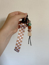 Load image into Gallery viewer, Daisy Checker Keystrap
